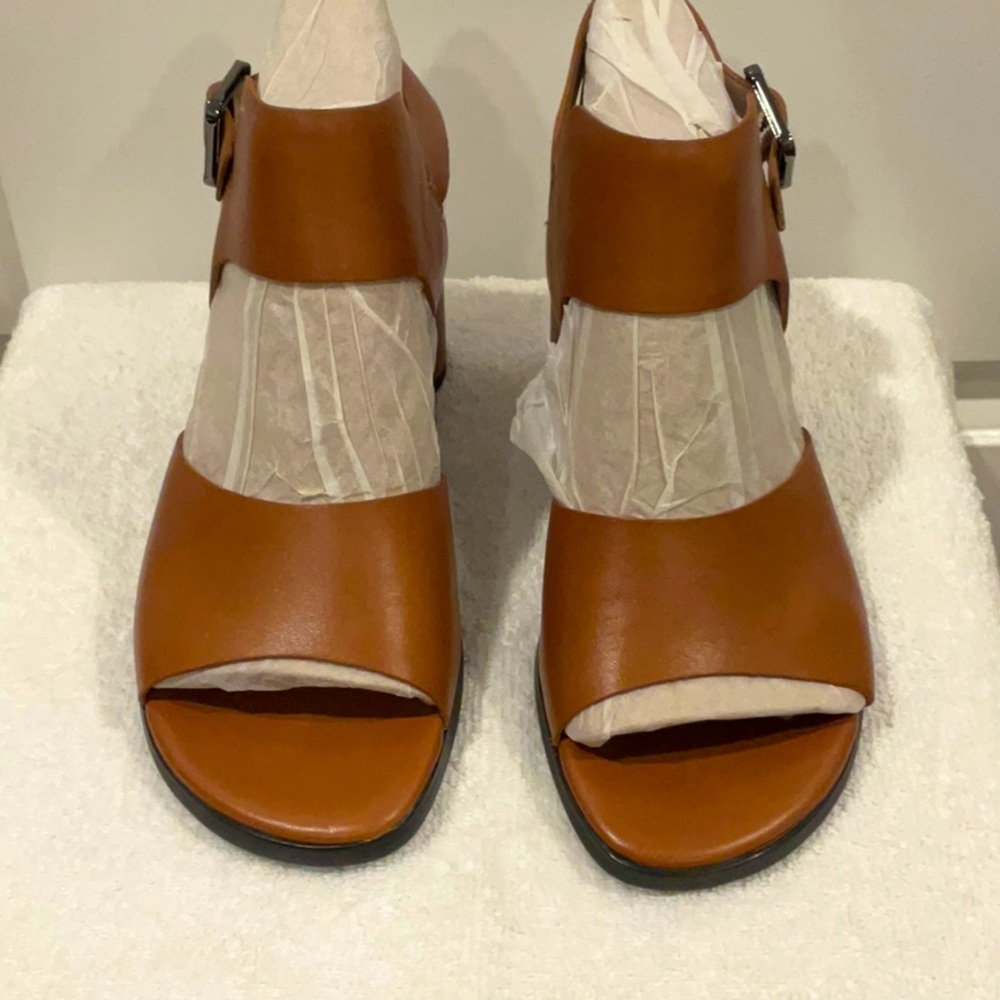 New worn Ecco brown sandals